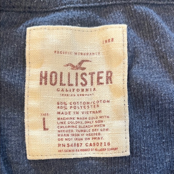 Hollister Women's Dark Blue Short Sleeve Tee - Picture 9 of 9